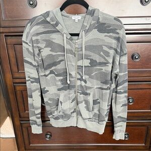 Splendid Green camouflage zip-up hoodie